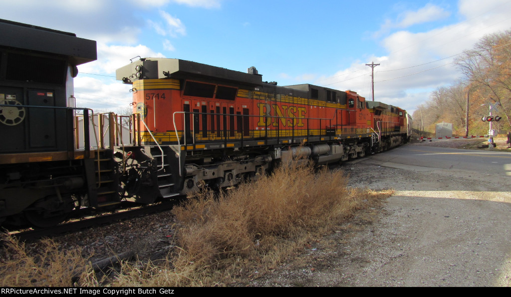 BNSF 5744